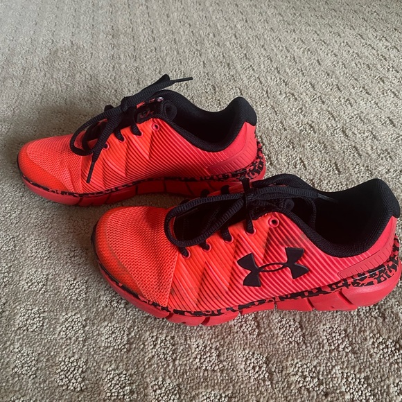 Under Armour Level Series Sneakers - Picture 2 of 4